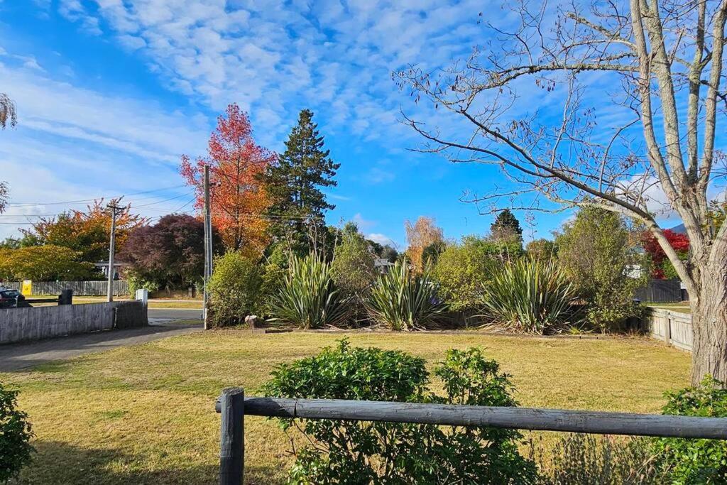 Cosy Lockwood In Town Villa Taupo Exterior foto